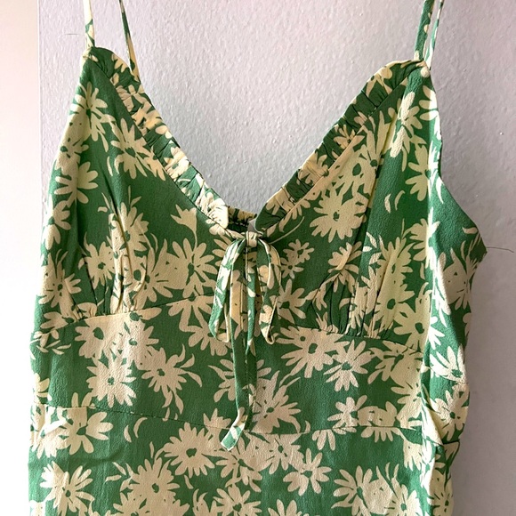 Green flower pattern dress - Picture 2 of 4